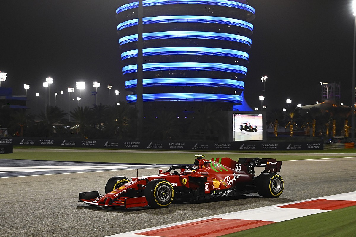 Sainz: I was too cautious in first Ferrari start